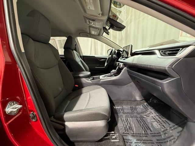Photo of 2025 Pearl Toyota RAV4