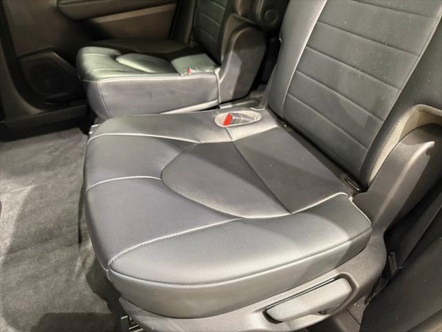 Photo of 2023 Pearl Toyota Highlander