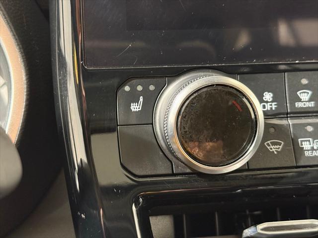 Photo of 2023 Pearl Toyota Highlander