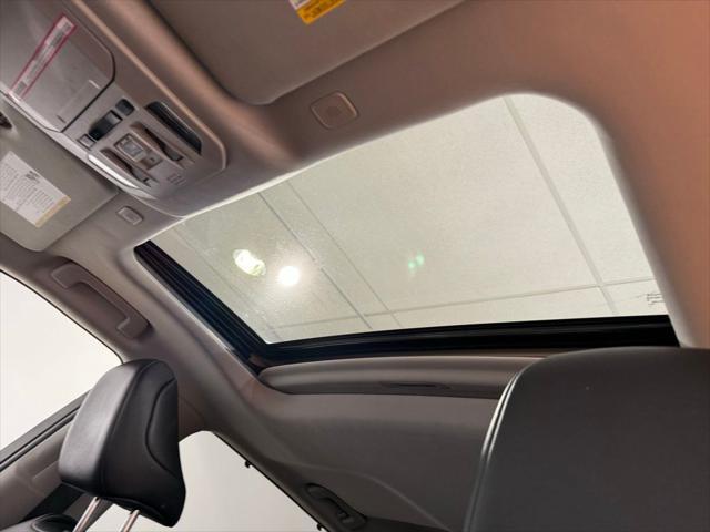 Photo of 2023 Pearl Toyota Highlander