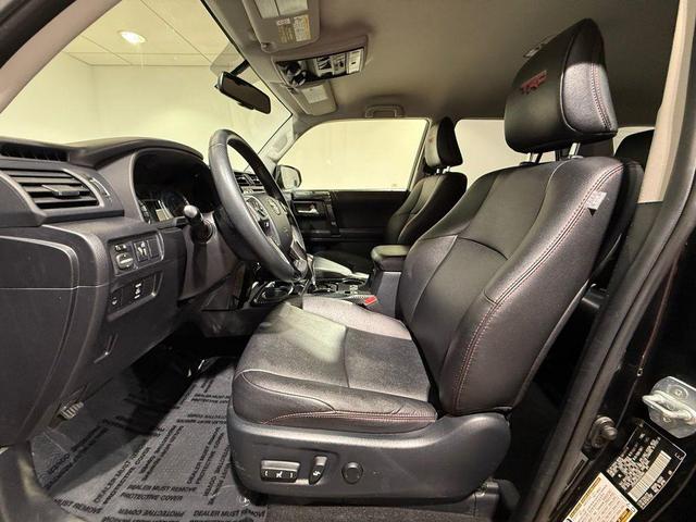 Photo of 2018 Midnight Black Metallic Toyota 4Runner