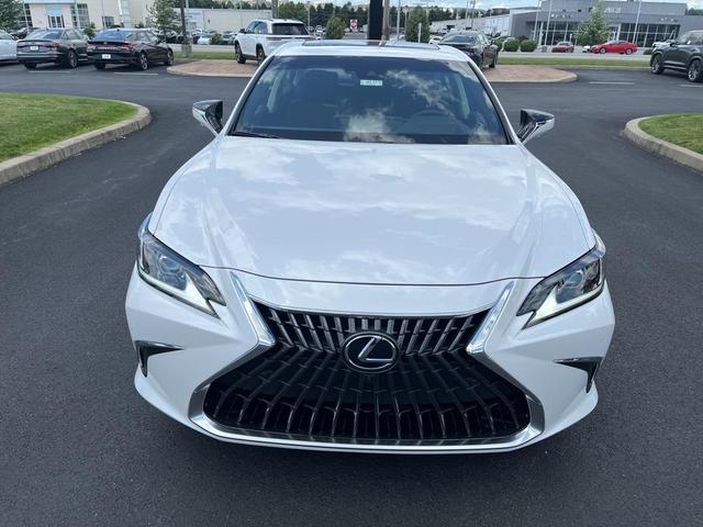 Photo of 2025  Lexus ES 300h