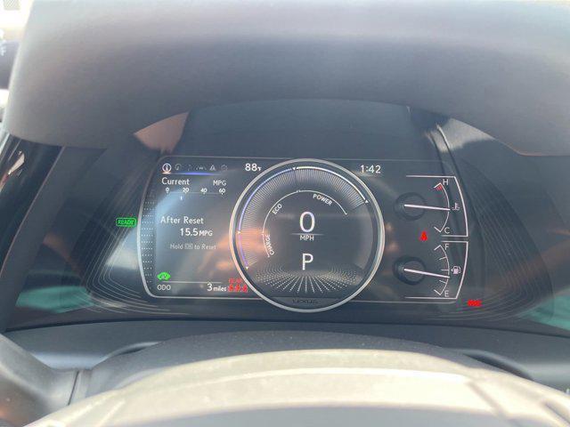 Photo of 2025 Eminent White Pearl Lexus ES 300h