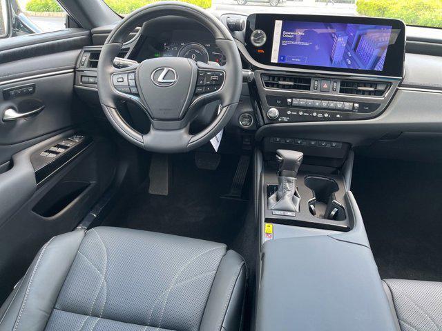 Photo of 2025 Eminent White Pearl Lexus ES 300h