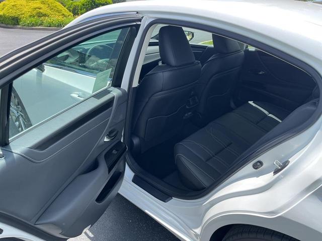 Photo of 2025  Lexus ES 300h