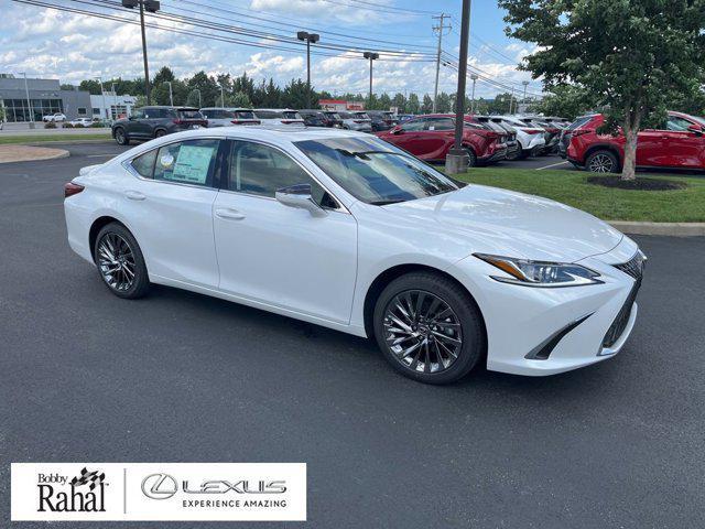 Photo of 2025 Eminent White Pearl Lexus ES 300h