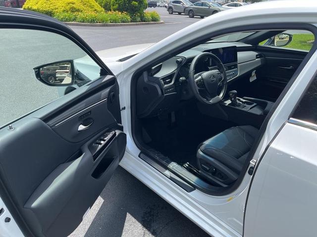 Photo of 2025  Lexus ES 300h
