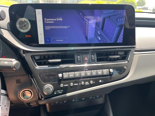 Photo of 2025  Lexus ES 300h