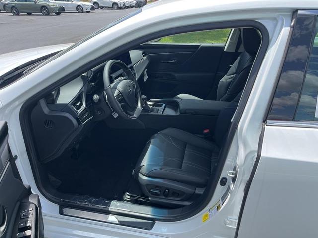Photo of 2025  Lexus ES 300h