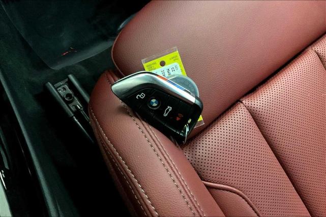 Photo of 2023 Mineral White Metallic BMW X3