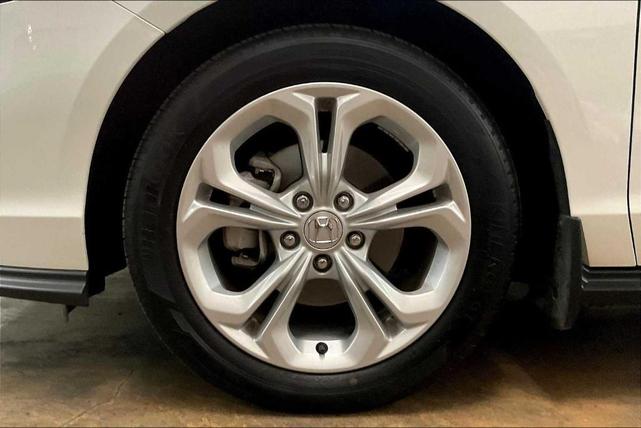 Photo of 2024 Platinum White Pearl Honda Accord