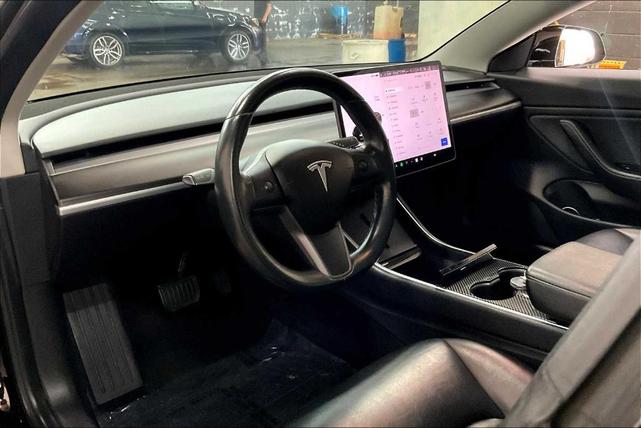 Photo of 2019 Black Tesla Model 3