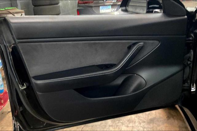 Photo of 2019 Black Tesla Model 3