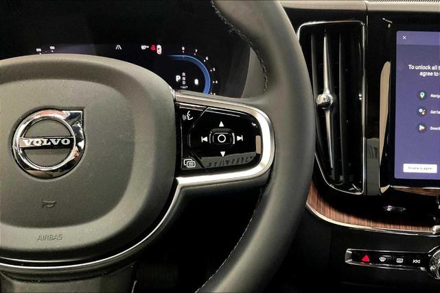 Photo of 2024 Crystal White Metallic Volvo XC60