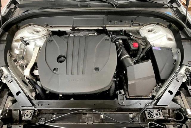 Photo of 2024 Crystal White Metallic Volvo XC60