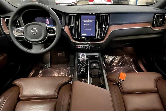 Photo of 2024 Crystal White Metallic Volvo XC60