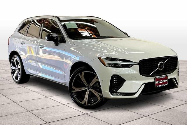 Photo of 2024 Crystal White Metallic Volvo XC60