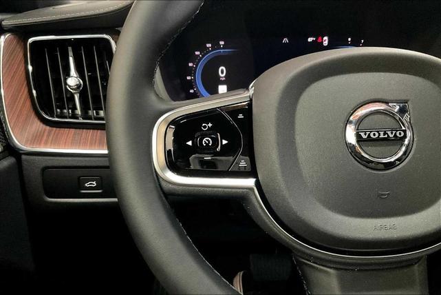 Photo of 2024 Crystal White Metallic Volvo XC60
