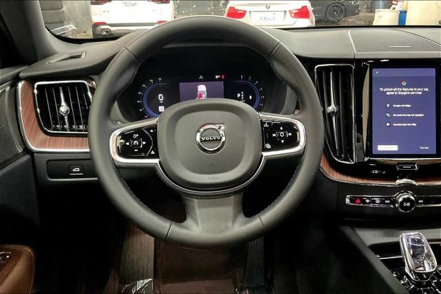 Photo of 2024 Crystal White Metallic Volvo XC60