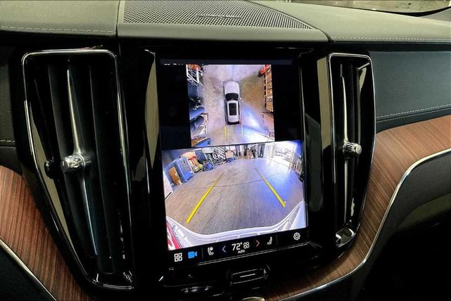 Photo of 2024 Crystal White Metallic Volvo XC60