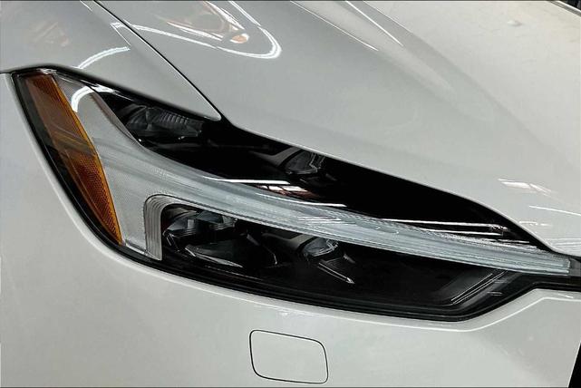 Photo of 2024 Crystal White Metallic Volvo XC60