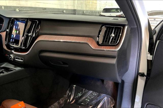 Photo of 2024 Crystal White Metallic Volvo XC60