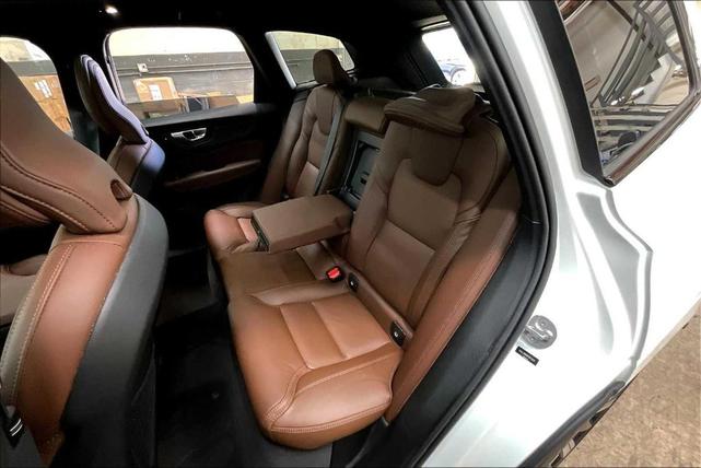 Photo of 2024 Crystal White Metallic Volvo XC60