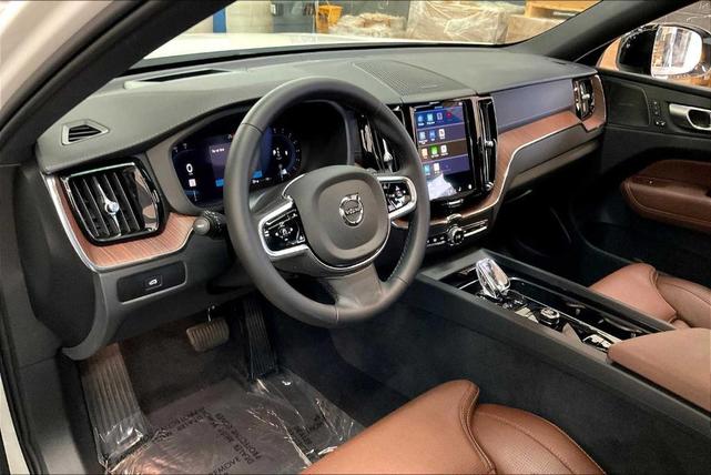 Photo of 2024 Crystal White Metallic Volvo XC60