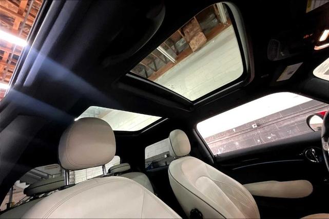 Photo of 2023 White Silver Metallic MINI Hardtop