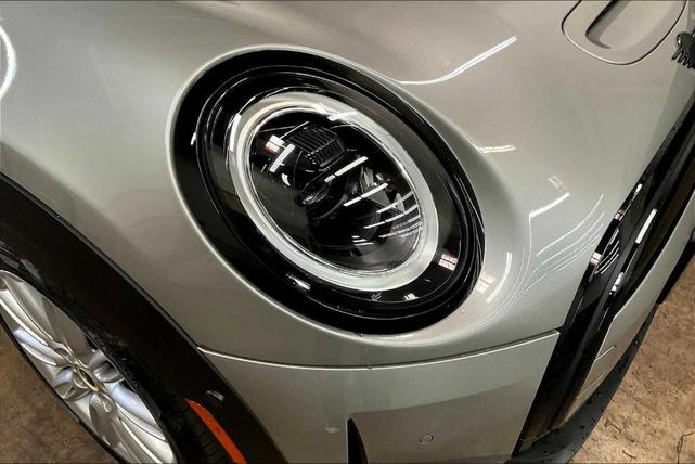 Photo of 2024 Silver MINI SE Hardtop