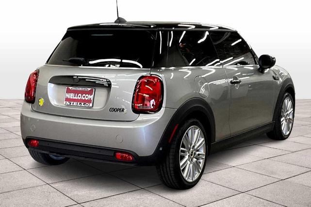 Photo of 2024 Silver MINI SE Hardtop