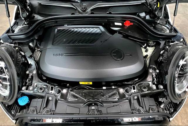Photo of 2024 Silver MINI SE Hardtop