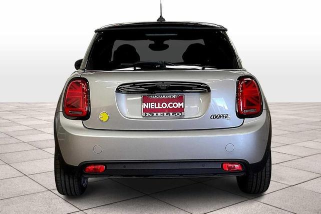Photo of 2024 Silver MINI SE Hardtop