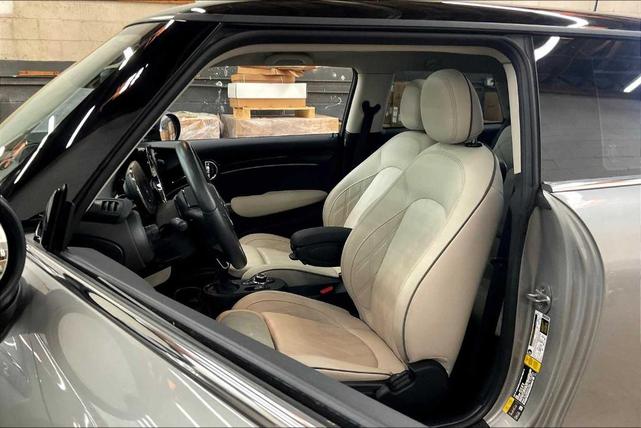 Photo of 2024 Silver MINI SE Hardtop