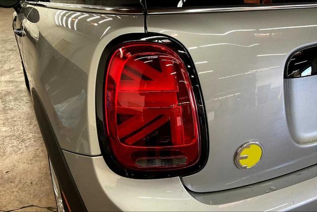 Photo of 2024 Silver MINI SE Hardtop