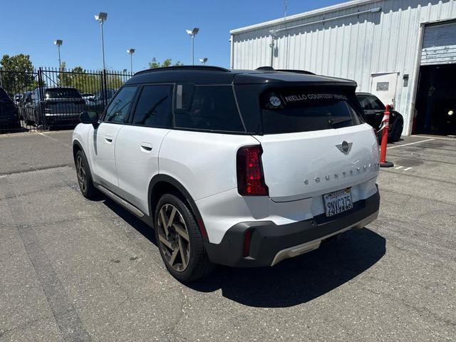 Photo of 2025 White Metallic MINI Countryman