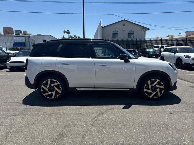 Photo of 2025 White Metallic MINI Countryman