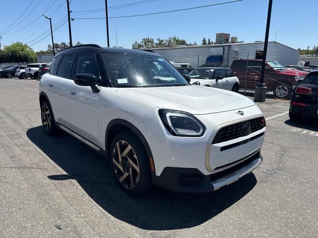 Photo of 2025 White Metallic MINI Countryman