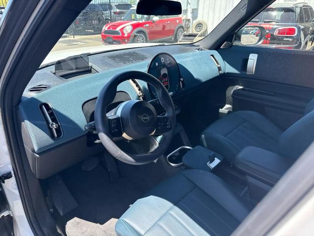 Photo of 2025 White Metallic MINI Countryman