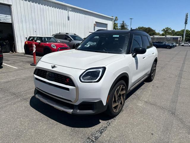 Photo of 2025 White Metallic MINI Countryman