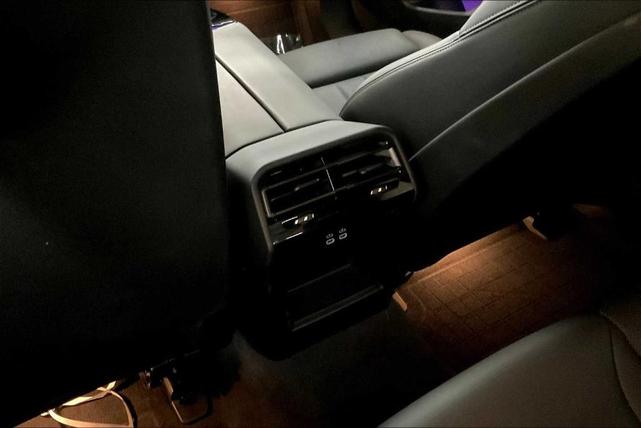 Photo of 2024 Black Sapphire Metallic BMW i5