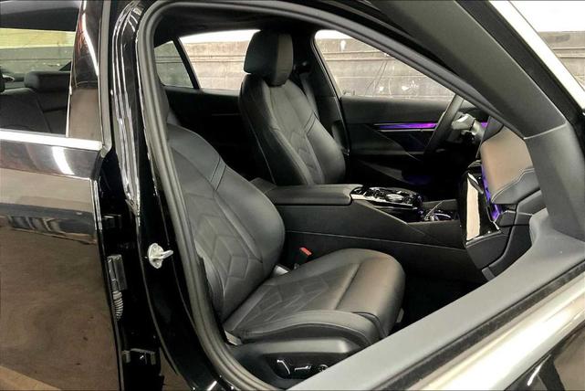Photo of 2024 Black Sapphire Metallic BMW i5