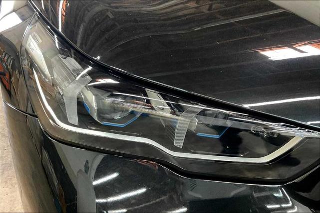 Photo of 2024 Black Sapphire Metallic BMW i5
