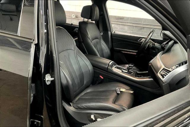 Photo of 2020 Black Sapphire Metallic BMW X5