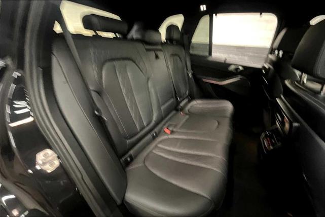 Photo of 2020 Black Sapphire Metallic BMW X5