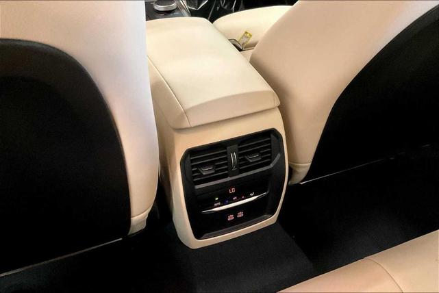 Photo of 2025 Gray Metallic BMW 330