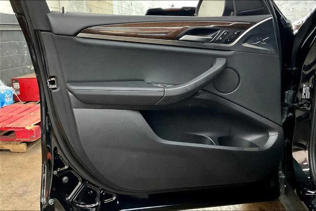 Photo of 2023 Black Sapphire Metallic BMW X3