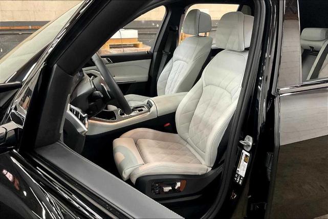 Photo of 2025 Black Sapphire Metallic BMW X5