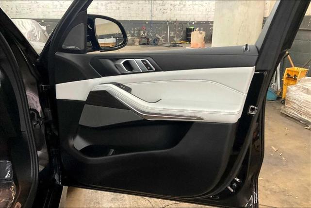 Photo of 2025 Black Sapphire Metallic BMW X5