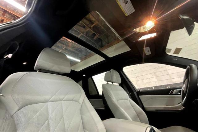 Photo of 2025 Black Sapphire Metallic BMW X5